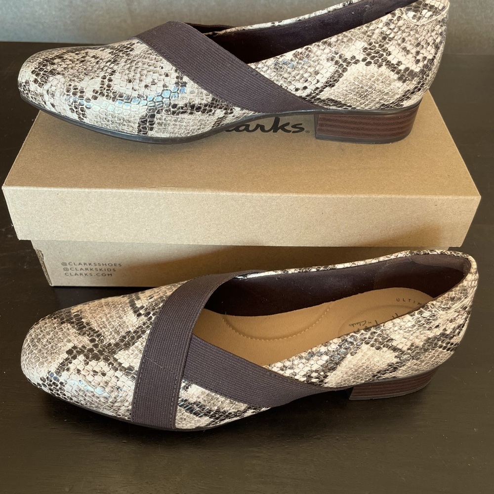 Clarks Taupe Snake Flats 8.5W
